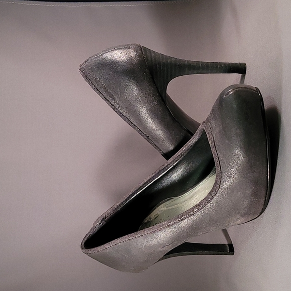 Fergie sz 6 Tazed Too Graphite Heels